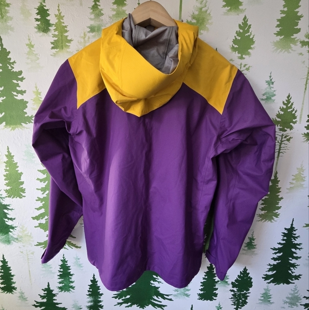 Mountain Equipment Co-Op Lightweight Jacket — image 2 of 5